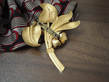 Load image into Gallery viewer, Vintage Brass Flower Brooch
