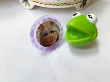 Load image into Gallery viewer, 80s Miss Piggy and Mr Frog Toy Ring
