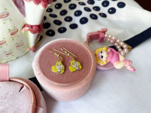 Load image into Gallery viewer, Miss Piggy earrings
